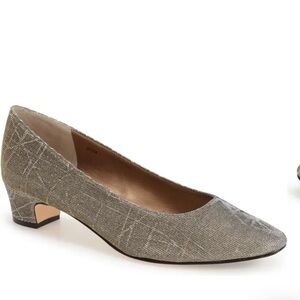 Vaneli Astyr Platinum Nizza Almond Toe Pumps • 7N